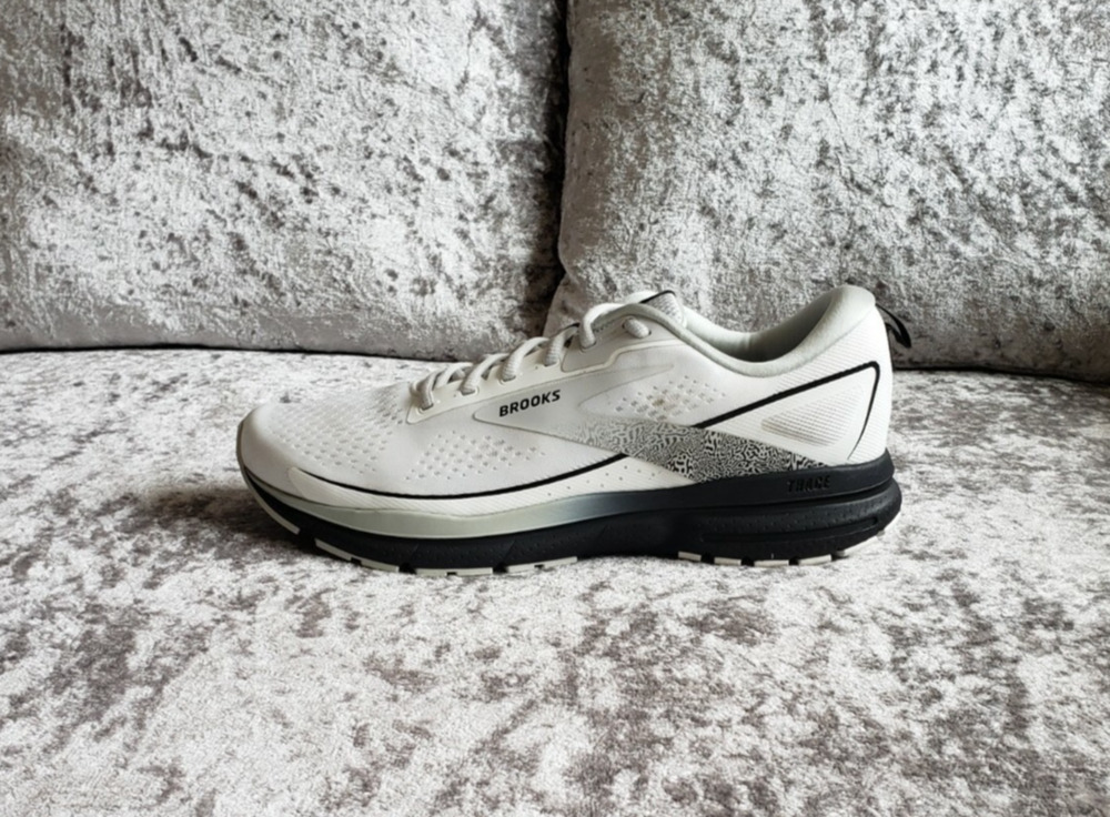 Brooks Trace 3 Womens Running Shoes White Oyster Black Wide Size 12
